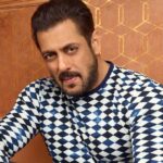 thraiat to salman khan: salamaan khaan ko mila dhamakee bhara mel, likha- bhaee ko salamaan se baat karana hai maitar kloj karavaana hai to baat karava dena... thraiat to salman khan: boleevud staar salamaan khaan ko ek baar phir dhamakee bhara mel kiya gaya hai haal mein hue meediya intaravyoo mein jel mein band lorens bishnoee ne khule aam salamaan khaan ko dhamakee dee thee kee ya to maafee maang lo ya phir taiyaar raho. ab is ghatana ke baad salamaan ko 18 maarch ko ek mel aaya jisamen kaha gaya hai ki goldee baraar ko salamaan khaan se baat karanee hai. is mel ke baad salamaan ke mainejar prashaant gunjaalakar ne 19 maarch ko shikaayat par gaingastar goldee baraar aur lorens bishnoee ke khilaaph mumbee pulis ne fir karate hue pch kee dhaara 120 (b), 34 aur 506 (2) ke tahat maamala darj kiya hai. kya likha hai mel mein: thraiat to salman khan: is mel ko mohit garg kee aaeedee se bheja gaya hai jisamen kaha gaya hai ki tere bos salamaan khaan se goldee bhaee (goldee baraar) ko baat karanee hai. lorens bishnoee ka diya gaya veediyo salamaan ne to dekh hee liya hoga nahin dekha hoga to dekh len. aur agar maitar kloj karana hai to apane bos se baat karava dena. phes too phes baat karanee ho vo bata dena. ab samay rahate soochit kar diya hai, agalee baar jhataka hee dekhane ko milega. haal hee mein hua tha lorens bishnoee ka intaravyoo: thraiat to salman khan: bata den hal hee mein jel mein band lorens bishnoee ka ek intaravyoo hua tha jisamen salamaan khaan ko maarane kee dhamakee dee thee. aur kaha tha ki kaale cheete ko maarane kee galatee par ham salamaan ko kabhee maaf nahin karenge vo beekaaner mein hamaare mandir mein jaakar maafee maang len. varana abhee main gunda nahin hoon lekin salamaan khaan ko maarakar gunda ban jaoonga. Show more 1,478 / 5,000 Translation results Translation result Threat to Salman Khan