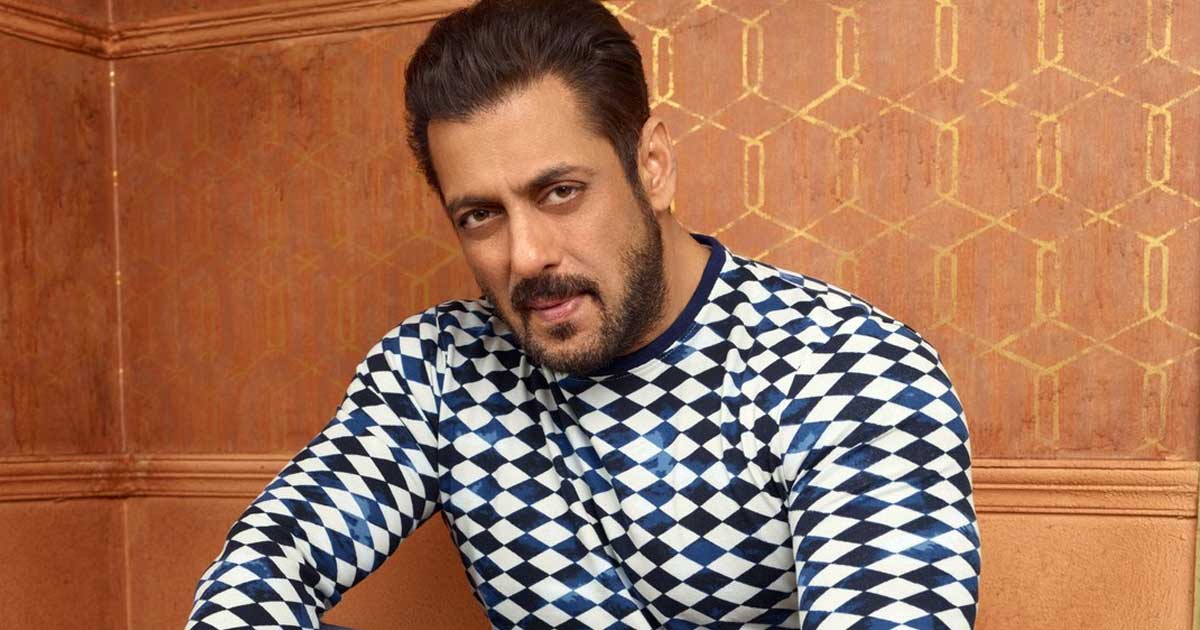 thraiat to salman khan: salamaan khaan ko mila dhamakee bhara mel, likha- bhaee ko salamaan se baat karana hai maitar kloj karavaana hai to baat karava dena... thraiat to salman khan: boleevud staar salamaan khaan ko ek baar phir dhamakee bhara mel kiya gaya hai haal mein hue meediya intaravyoo mein jel mein band lorens bishnoee ne khule aam salamaan khaan ko dhamakee dee thee kee ya to maafee maang lo ya phir taiyaar raho. ab is ghatana ke baad salamaan ko 18 maarch ko ek mel aaya jisamen kaha gaya hai ki goldee baraar ko salamaan khaan se baat karanee hai. is mel ke baad salamaan ke mainejar prashaant gunjaalakar ne 19 maarch ko shikaayat par gaingastar goldee baraar aur lorens bishnoee ke khilaaph mumbee pulis ne fir karate hue pch kee dhaara 120 (b), 34 aur 506 (2) ke tahat maamala darj kiya hai. kya likha hai mel mein: thraiat to salman khan: is mel ko mohit garg kee aaeedee se bheja gaya hai jisamen kaha gaya hai ki tere bos salamaan khaan se goldee bhaee (goldee baraar) ko baat karanee hai. lorens bishnoee ka diya gaya veediyo salamaan ne to dekh hee liya hoga nahin dekha hoga to dekh len. aur agar maitar kloj karana hai to apane bos se baat karava dena. phes too phes baat karanee ho vo bata dena. ab samay rahate soochit kar diya hai, agalee baar jhataka hee dekhane ko milega. haal hee mein hua tha lorens bishnoee ka intaravyoo: thraiat to salman khan: bata den hal hee mein jel mein band lorens bishnoee ka ek intaravyoo hua tha jisamen salamaan khaan ko maarane kee dhamakee dee thee. aur kaha tha ki kaale cheete ko maarane kee galatee par ham salamaan ko kabhee maaf nahin karenge vo beekaaner mein hamaare mandir mein jaakar maafee maang len. varana abhee main gunda nahin hoon lekin salamaan khaan ko maarakar gunda ban jaoonga. Show more 1,478 / 5,000 Translation results Translation result Threat to Salman Khan