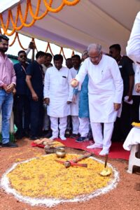 CM Bhupesh Baghel : गारमेंट फैक्ट्री में 1000 सिलाई मशीने