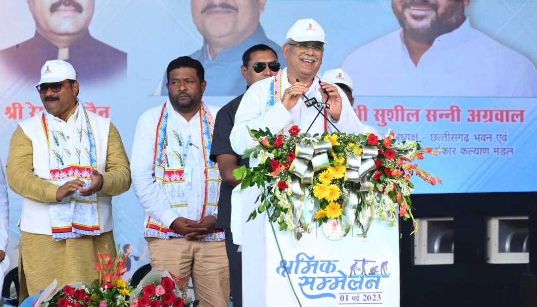 CM Bhupesh Baghel : दुर्घटना मृत्यु में श्रमिकों के परिजनों को अब सहायता राशि पांच लाख, दिव्यांगता की स्थिति में मिलेगी ढाई लाख की राशि